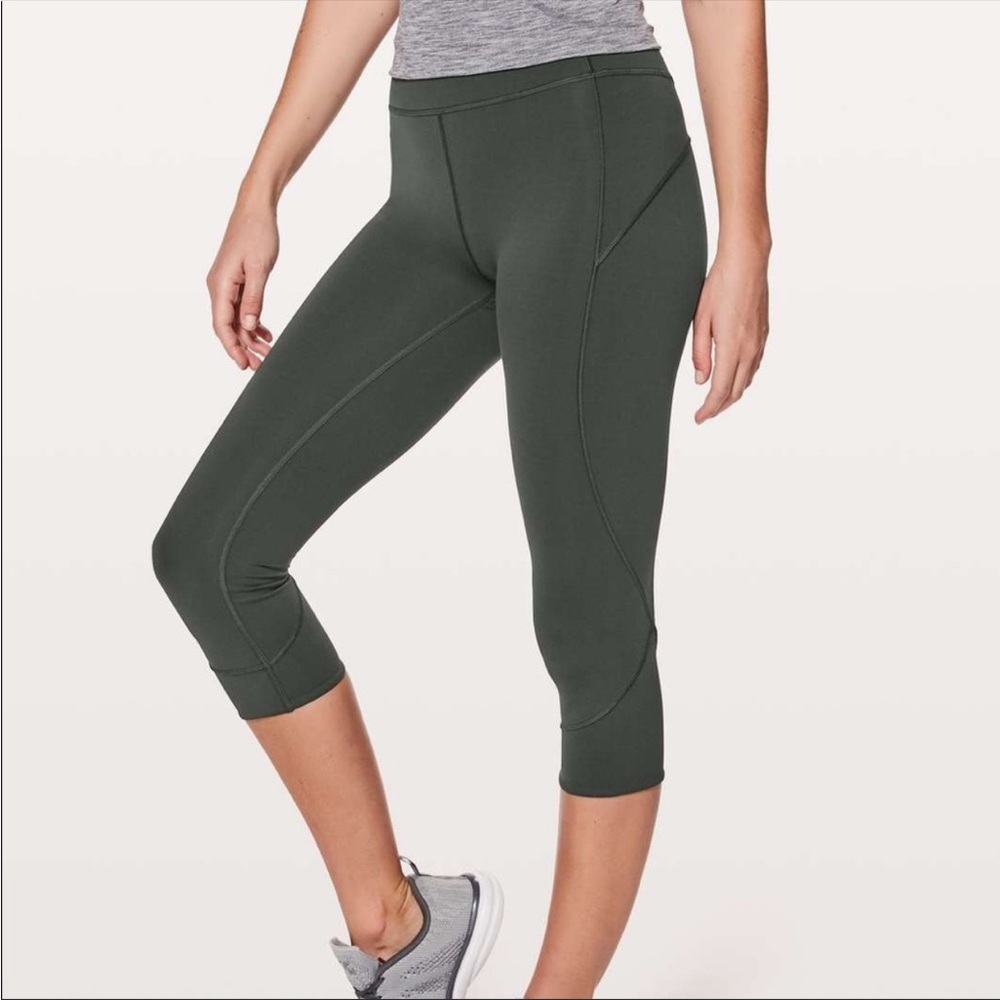 Lululemon In Movement Crop Everlux 19"
Evergreen High Rise Leggings